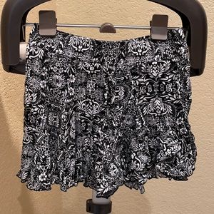 Zara black and white flower print skorts